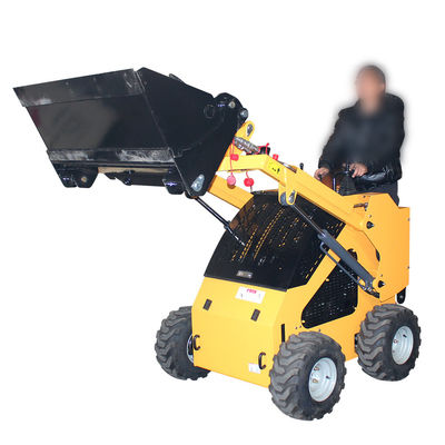 Potente mini cargador de dirección de 500 kg con pista de 15,7 kW y potencia máxima de 17,1 kW