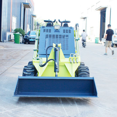 Aprobado por la EPA Mini Skid Steer Loader con 950 kg de peso de la máquina y 17,2 kw de potencia